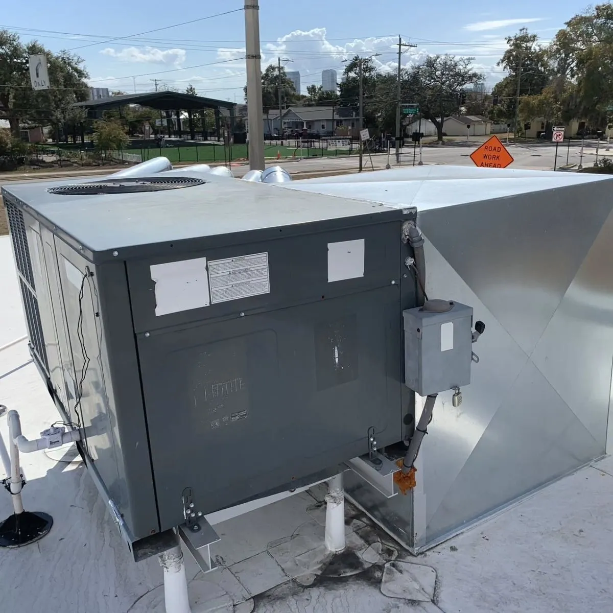 Commercial package unit serviced by Mendoza Heating and Air in St. Petersburg, FL
